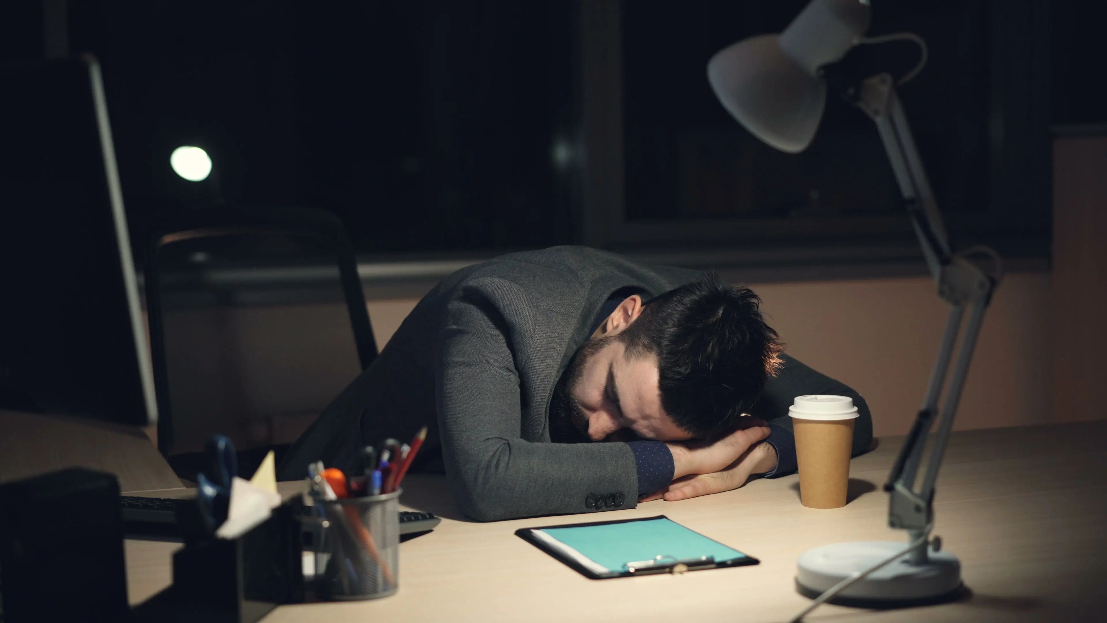 Best Desk Nap Setup for Office Workers