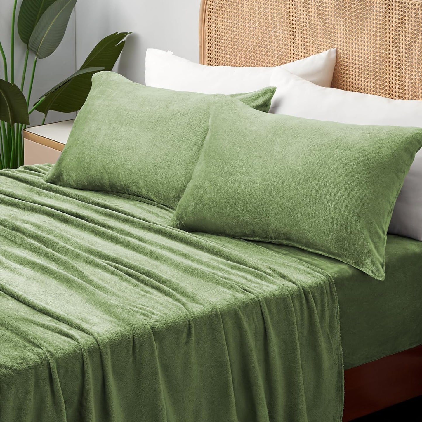 Slumblr® Flannel Fleece Bedding Set