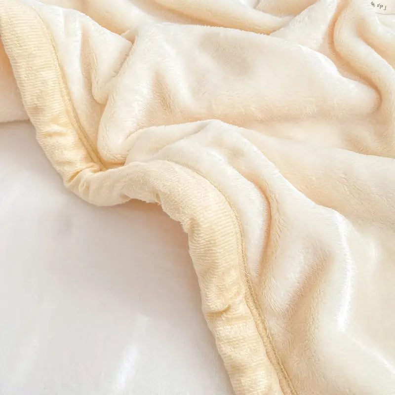 Light luxury milk velvet blanket solid color flannel nap blanket air conditioning blanket thickened warm bed sheet wholesale gift