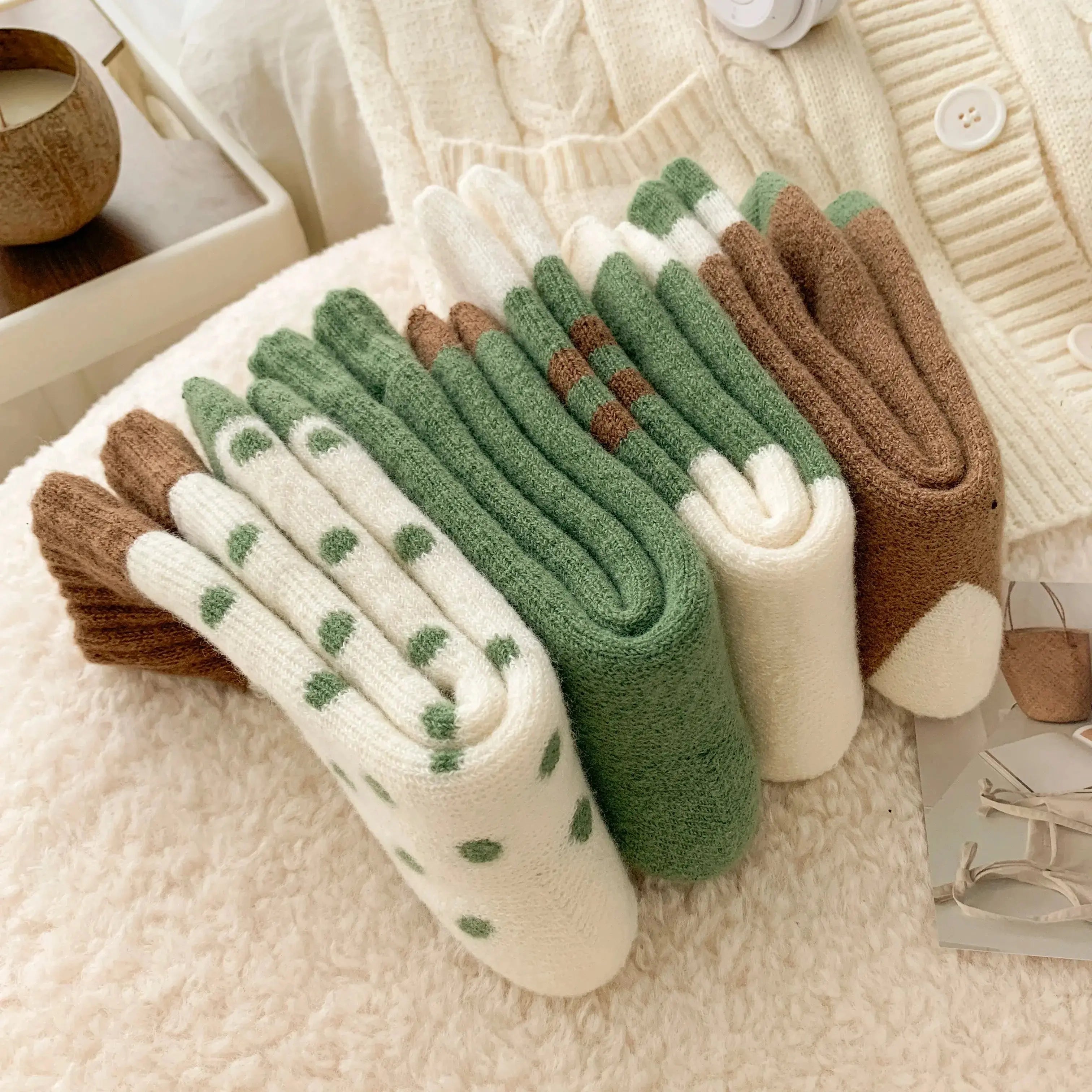 4 Pairs of Women's Fresh Green Winter Thickened Terry Warm Socks, Japanese-Style Polka Dot Bear Home Sleep Socks