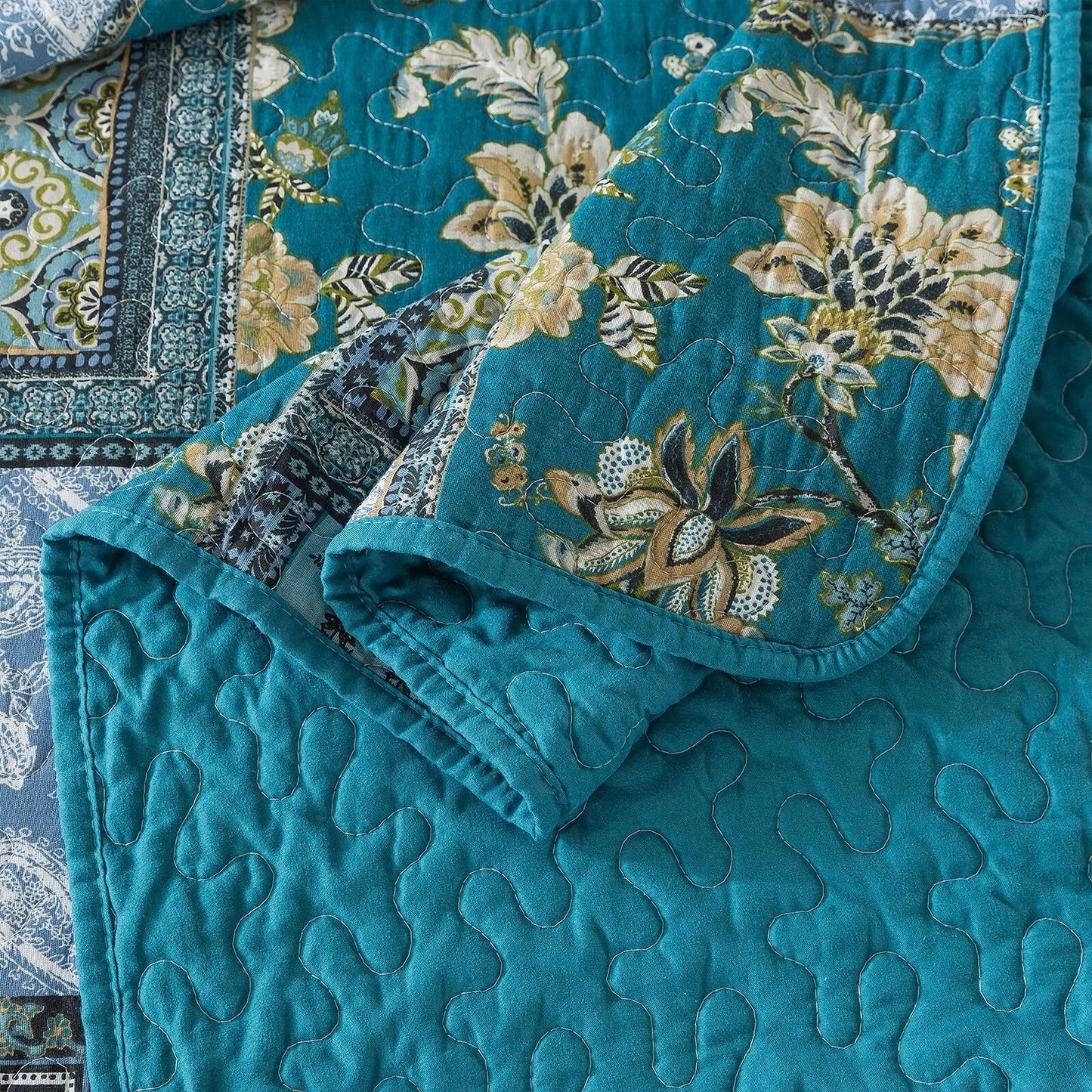 Slumblr® Floral Quilt Set (1 Bedspread & 2 Pillow Cases)